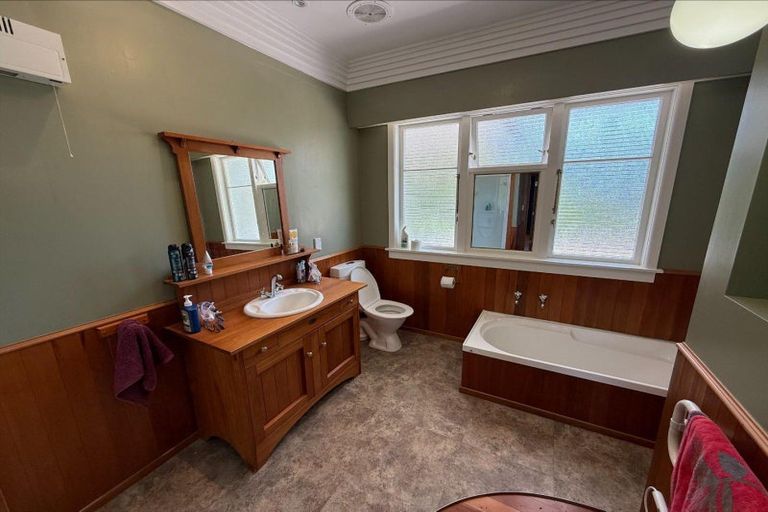 Photo of property in 4 Hillside Terrace, Saint Johns Hill, Whanganui, 4500