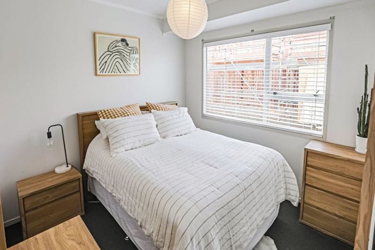 Photo of property in 2/9 Cedar Heights Avenue, Massey, Auckland, 0614