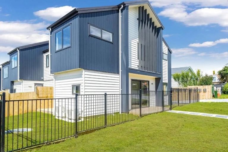 Photo of property in 1/2 Wood Street, Papakura, 2110