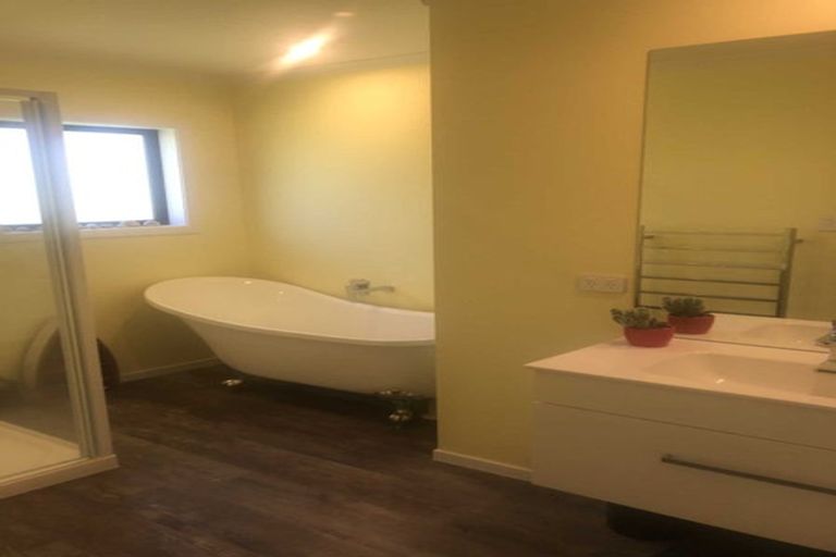 Photo of property in 2 Te Ara Karoiroa Road, Hurford, New Plymouth, 4374