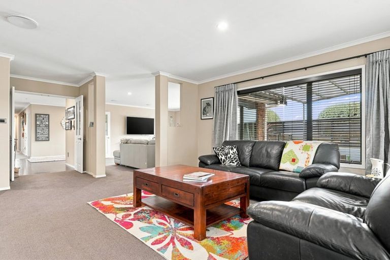 Photo of property in 2 Flavell Drive, Orewa, 0931
