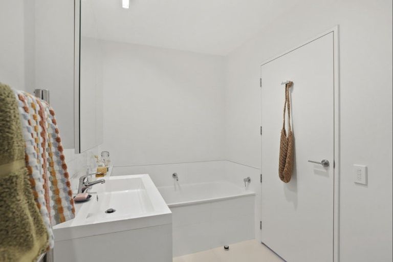 Photo of property in 250 Hobsonville Point Road, Hobsonville, Auckland, 0616