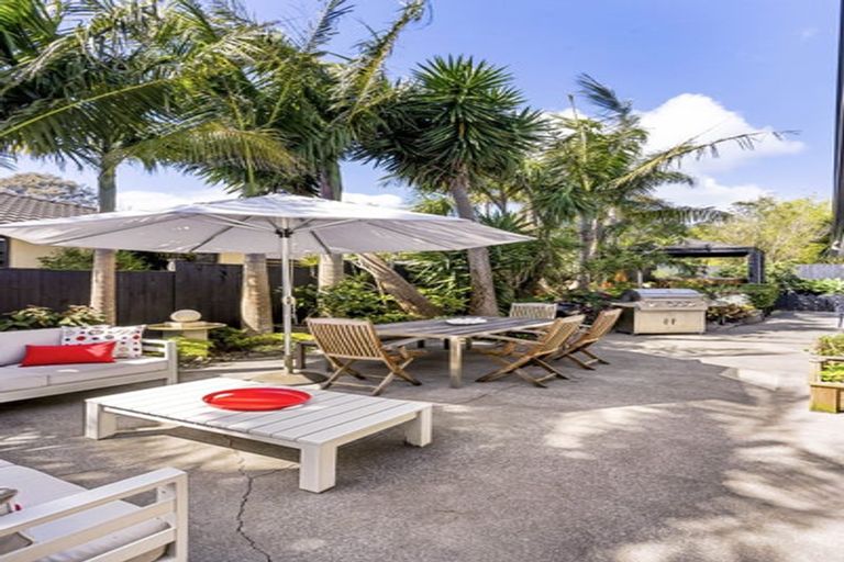 Photo of property in 17 Willowbank Close, East Tamaki Heights, Auckland, 2016