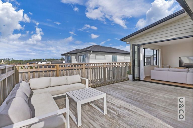 Photo of property in 5 Byron Drury Way, Riverhead, 0820