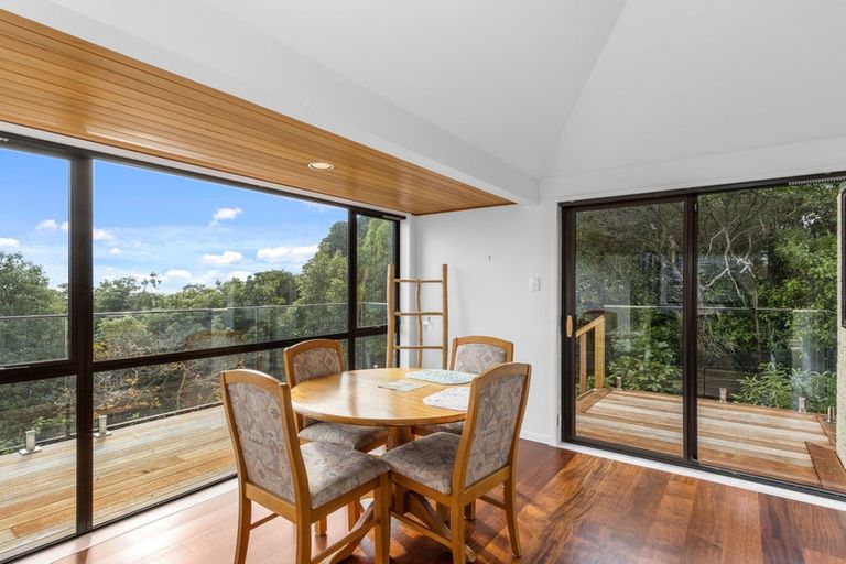 Photo of property in 20 Inverness Lane, Redcliffs, Christchurch, 8081