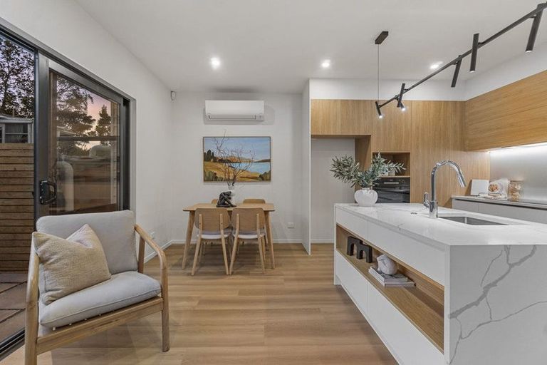 Photo of property in 37 Corunna Road, Milford, Auckland, 0620