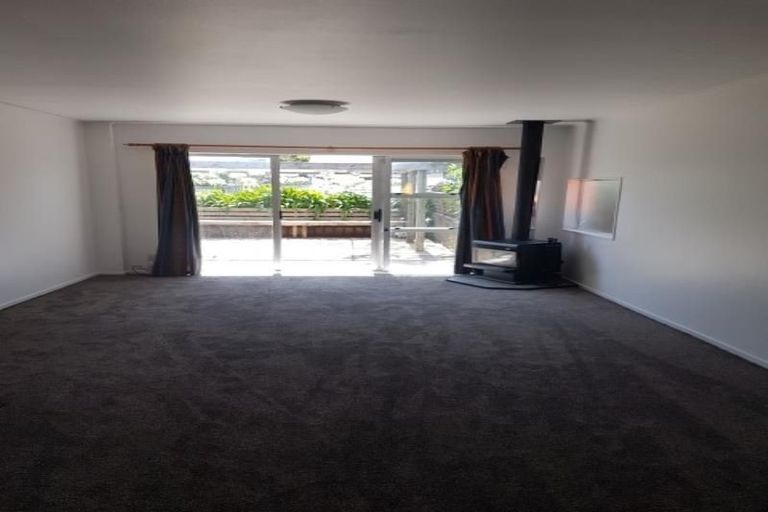 Photo of property in 2/31 Mana Avenue, Titahi Bay, Porirua, 5022