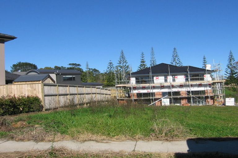 Photo of property in 28 Newbury Place, Schnapper Rock, Auckland, 0632