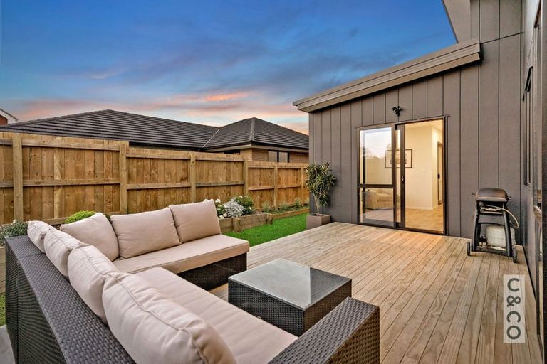 Photo of property in 12 Paihere Street, Huapai, Kumeu, 0810