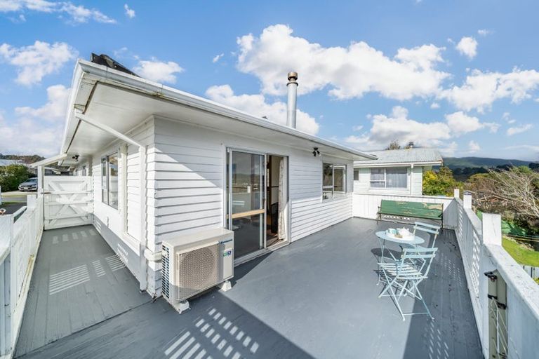 Photo of property in 31 Aniseed Grove, Timberlea, Upper Hutt, 5018