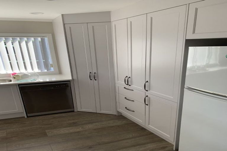 Photo of property in 21a Eske Place, Highland Park, Auckland, 2010