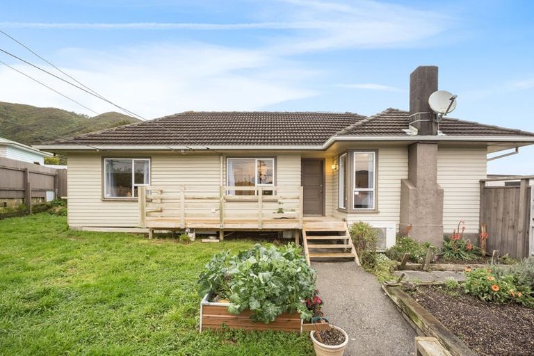 Photo of property in 32 Ruthven Road, Wainuiomata, Lower Hutt, 5014