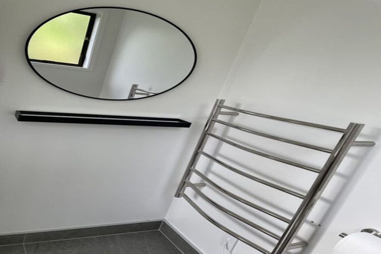 Photo of property in 2/84a Avonleigh Road, Green Bay, Auckland, 0604