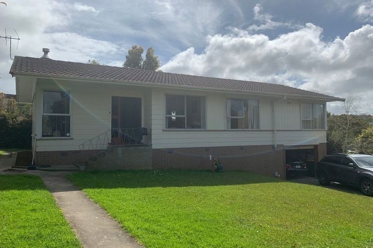 Photo of property in 11 Cockayne Crescent, Sunnynook, Auckland, 0620