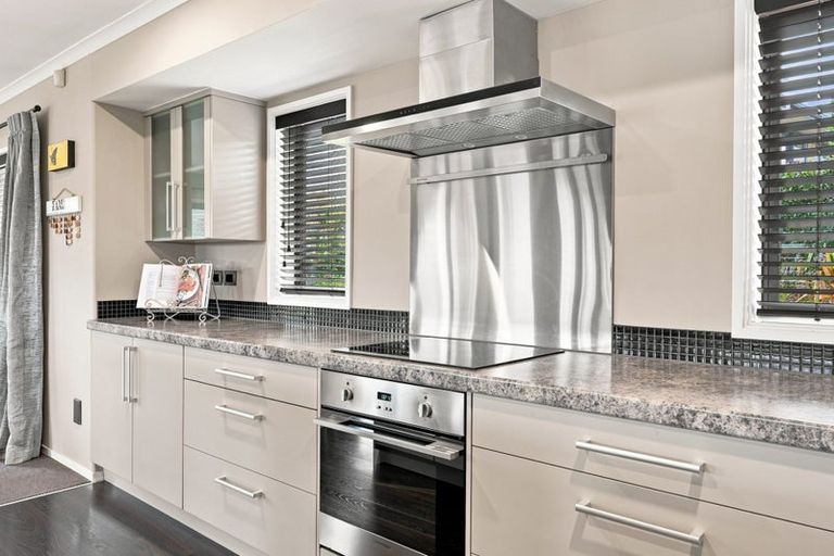 Photo of property in 2 Flavell Drive, Orewa, 0931
