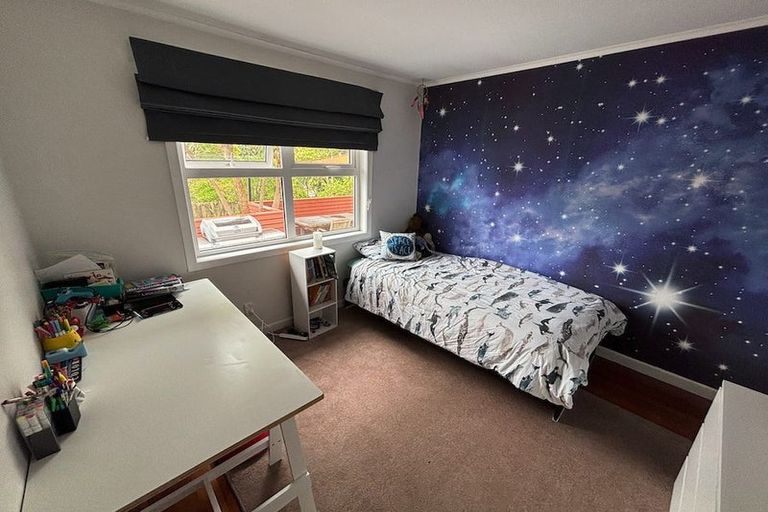 Photo of property in 30 Atkinson Road, Titirangi, Auckland, 0604