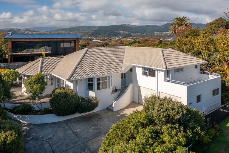 Photo of property in 6b Wharemauku Road, Raumati Beach, Paraparaumu, 5032
