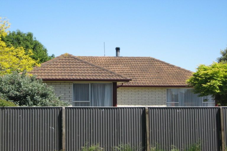 Photo of property in 27 Denniston Crescent, Redwood, Christchurch, 8051