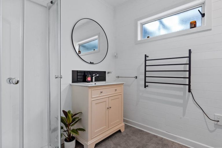 Photo of property in 4 Rere Place, Parakai, 0830