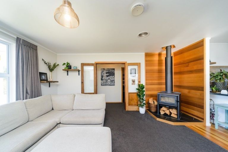 Photo of property in 26 Peters Avenue, Cloverlea, Palmerston North, 4412