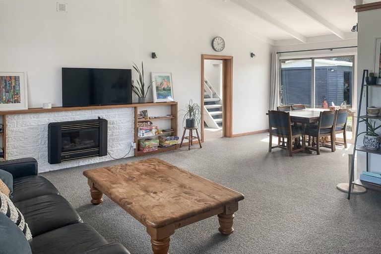 Photo of property in 20 Chamberlain Street, Dannevirke, 4930