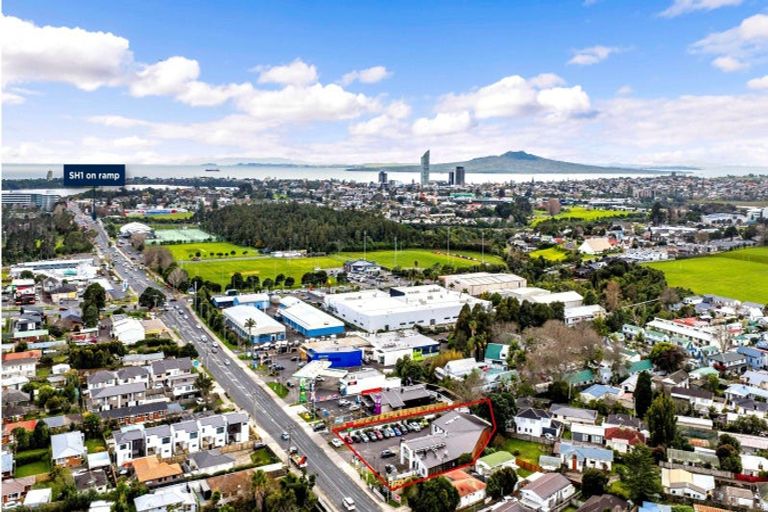 Photo of property in 54 Northcote Road, Northcote, Christchurch, 8052