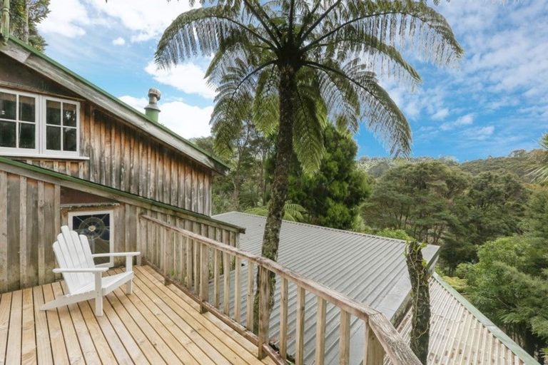 Photo of property in 64 Mountain Road, Henderson Valley, Auckland, 0612
