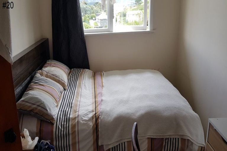 Photo of property in 20-22 Sievers Grove, Cannons Creek, Porirua, 5024