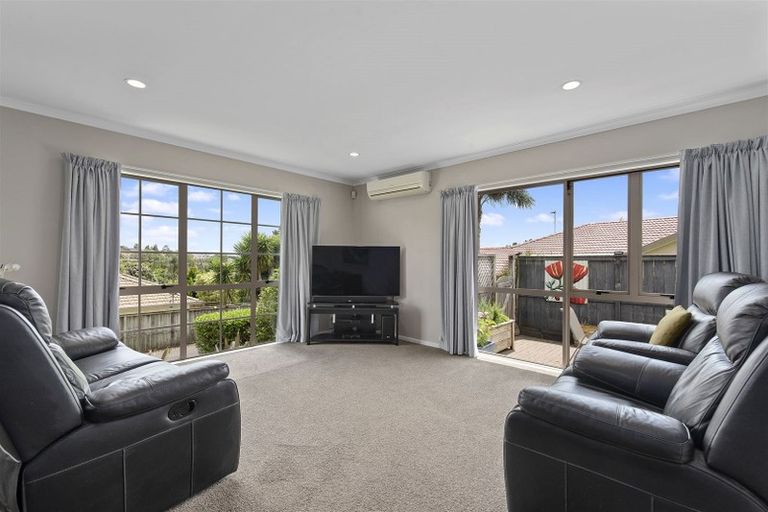 Photo of property in 10 Westminster Gardens, Unsworth Heights, Auckland, 0632