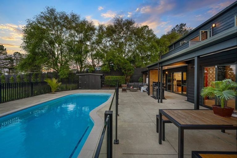 Photo of property in 7 Attwood Road, Paremoremo, Auckland, 0632