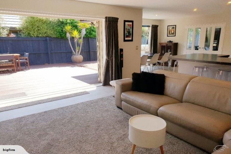 Photo of property in 76 Blue Gum Place, New Brighton, Christchurch, 8083