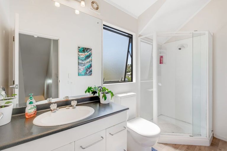 Photo of property in 12 Mariner Drive, Gulf Harbour, Whangaparaoa, 0930