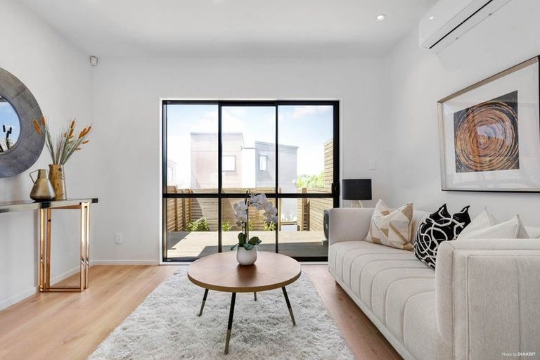 Photo of property in 4/62 Highland Drive, Highland Park, Auckland, 2010