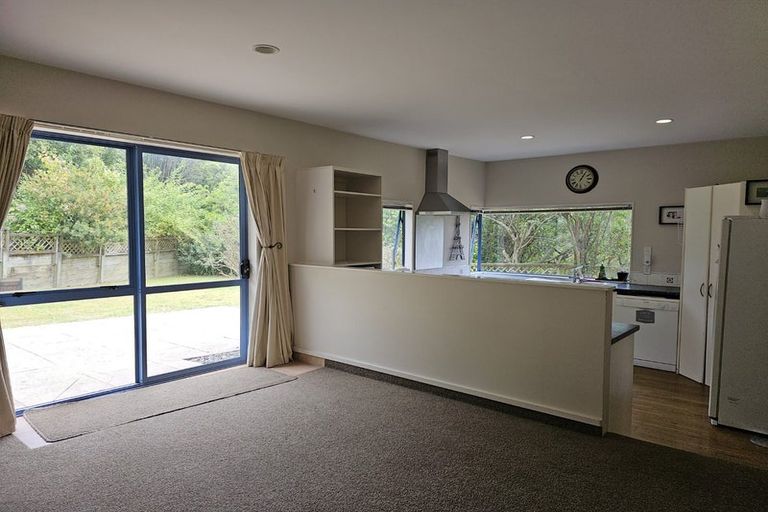 Photo of property in 7 Lanyon Place, Whitby, Porirua, 5024