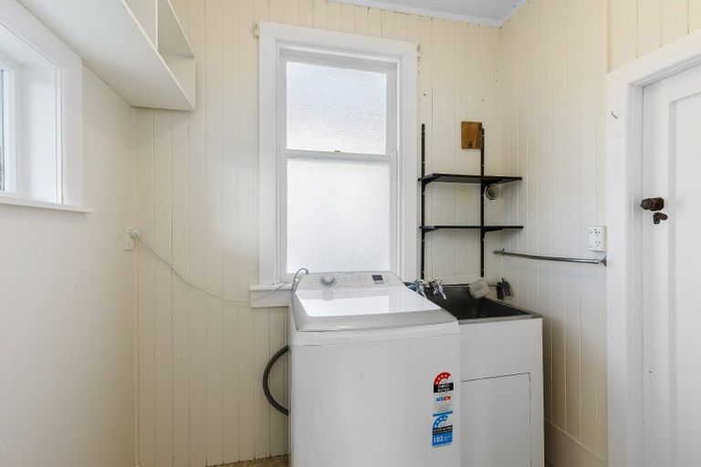 Photo of property in 33 Firth Terrace, Karori, Wellington, 6012