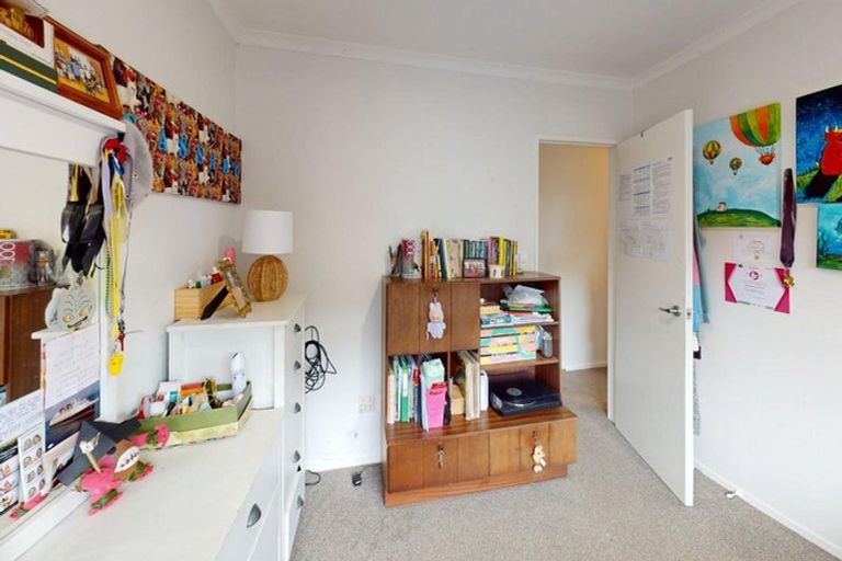 Photo of property in 12 Grange Place, Milson, Palmerston North, 4414