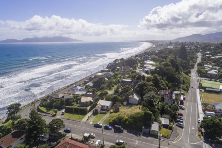 Photo of property in 1 Wellington Road, Paekakariki, 5034