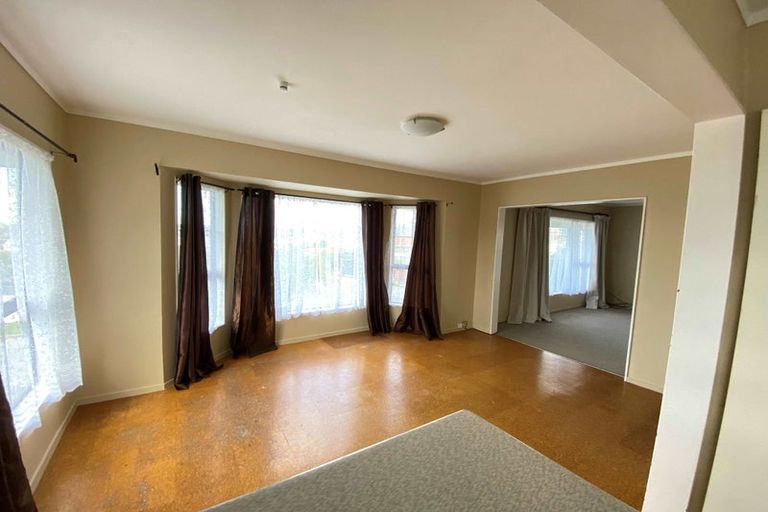 Photo of property in 20 Arahanga Grove, Maupuia, Wellington, 6022