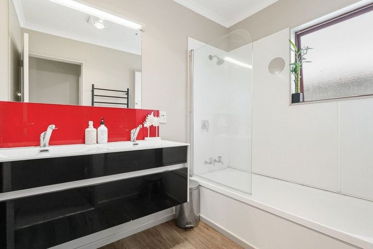 Photo of property in 28b Dingadee Street, Welcome Bay, Tauranga, 3112