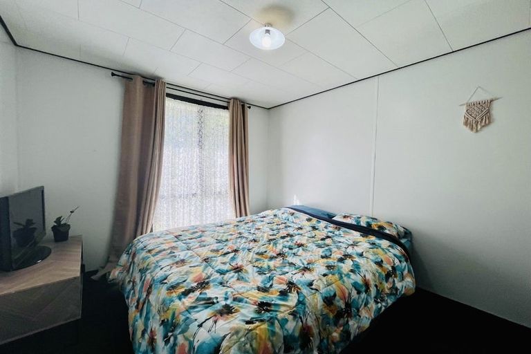 Photo of property in 5 Kopara Place, Clendon Park, Auckland, 2103