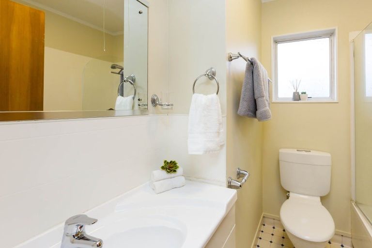 Photo of property in 1 Deller Grove, Silverstream, Upper Hutt, 5019