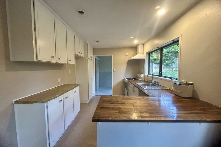Photo of property in 14 Palmetto Place, Goodwood Heights, Auckland, 2105