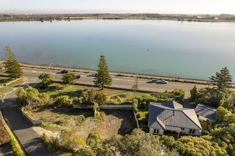 Photo of property in 2/1 The Brae, Mount Pleasant, Christchurch, 8081