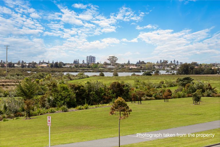 Photo of property in 263 Millwater Parkway, Silverdale, 0932