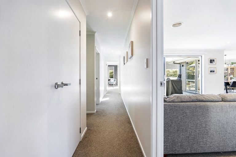 Photo of property in 26 Fernbrook Drive, Hurworth, New Plymouth, 4310