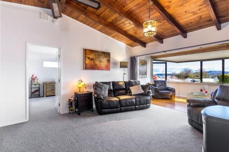 Photo of property in 68 Shepherd Road, Waipahihi, Taupo, 3330