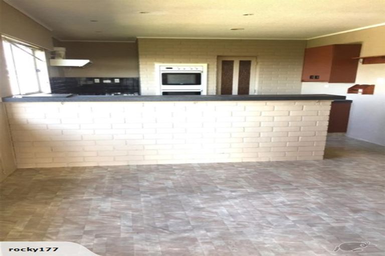 Photo of property in 627a Glenfield Road, Totara Vale, Auckland, 0629