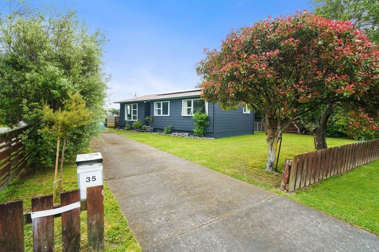 Photo of property in 35 Cologne Street, Martinborough, 5711