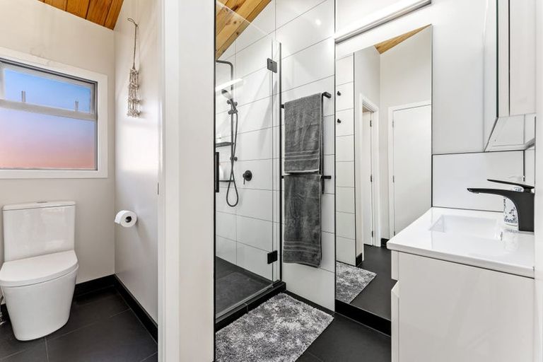 Photo of property in 54 Waiwera Road, Waiwera, Orewa, 0994