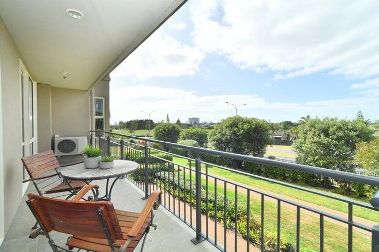 Photo of property in 98b/30 Ambassador Glade, Orewa, 0931